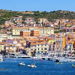 Hotel apartamentowy Ahr Leonis La Maddalena, La Maddalena (Sassari)